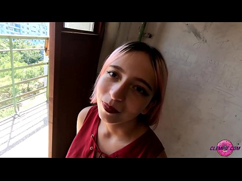 ❤️ Studint Sensual sûget in frjemdling yn 'e bûtenwrâld - Cum op syn gesicht Neuken by porno fy.pornmega.ru